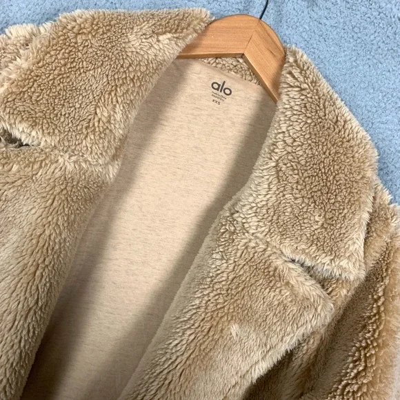 Alo Yoga Trench Coat Women's XXS 2XS Camel Oversized‎ Sherpa Foxy Teddy Jacket - Picture 3 of 8